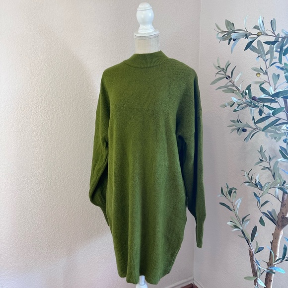 Oversized large sweater dress in light green tone SUPER COZY NEW/NEVER WORN⚡️ - Picture 9 of 10